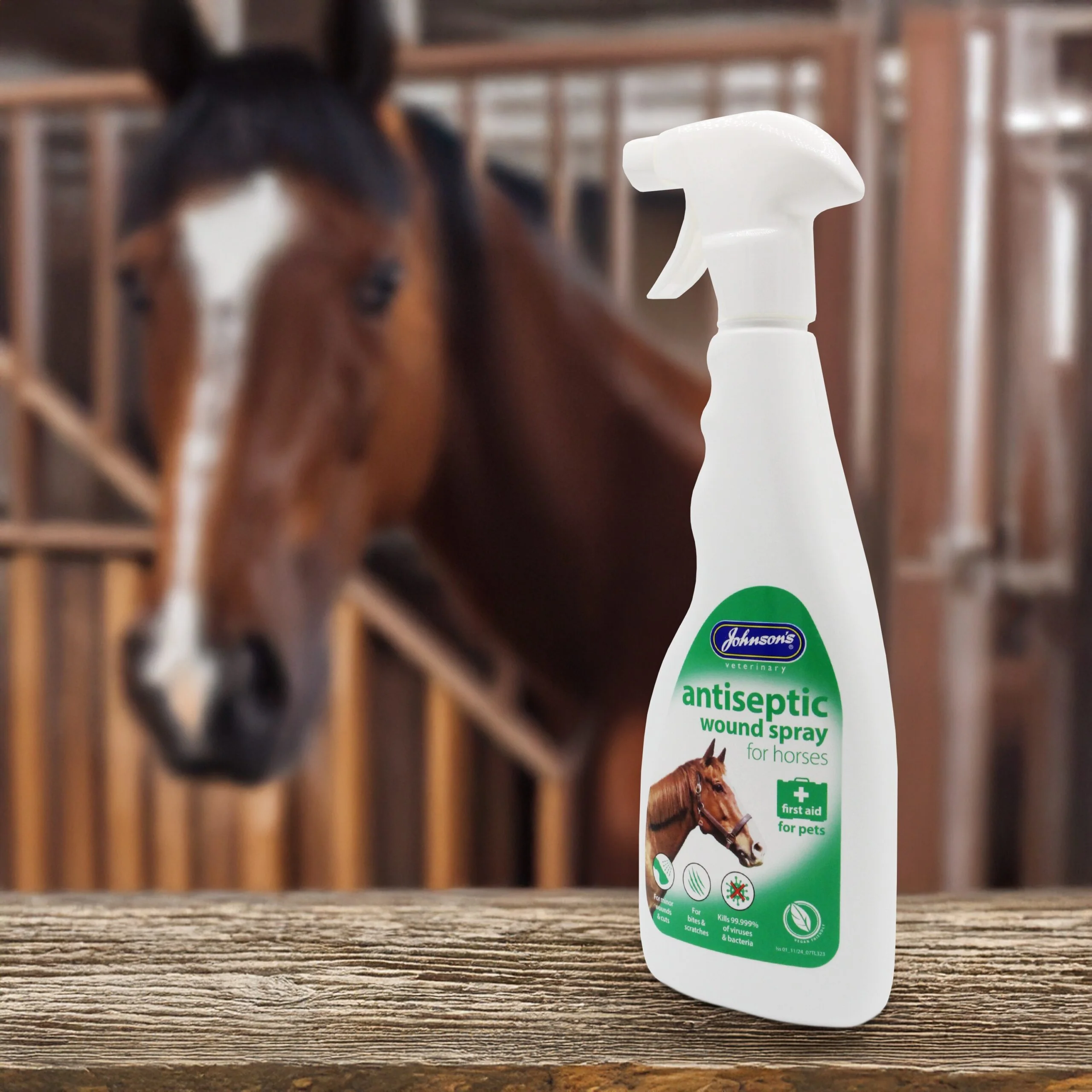 Johnsons Vet Antiseptic Wound Spray For Horses 500ml - Image 2
