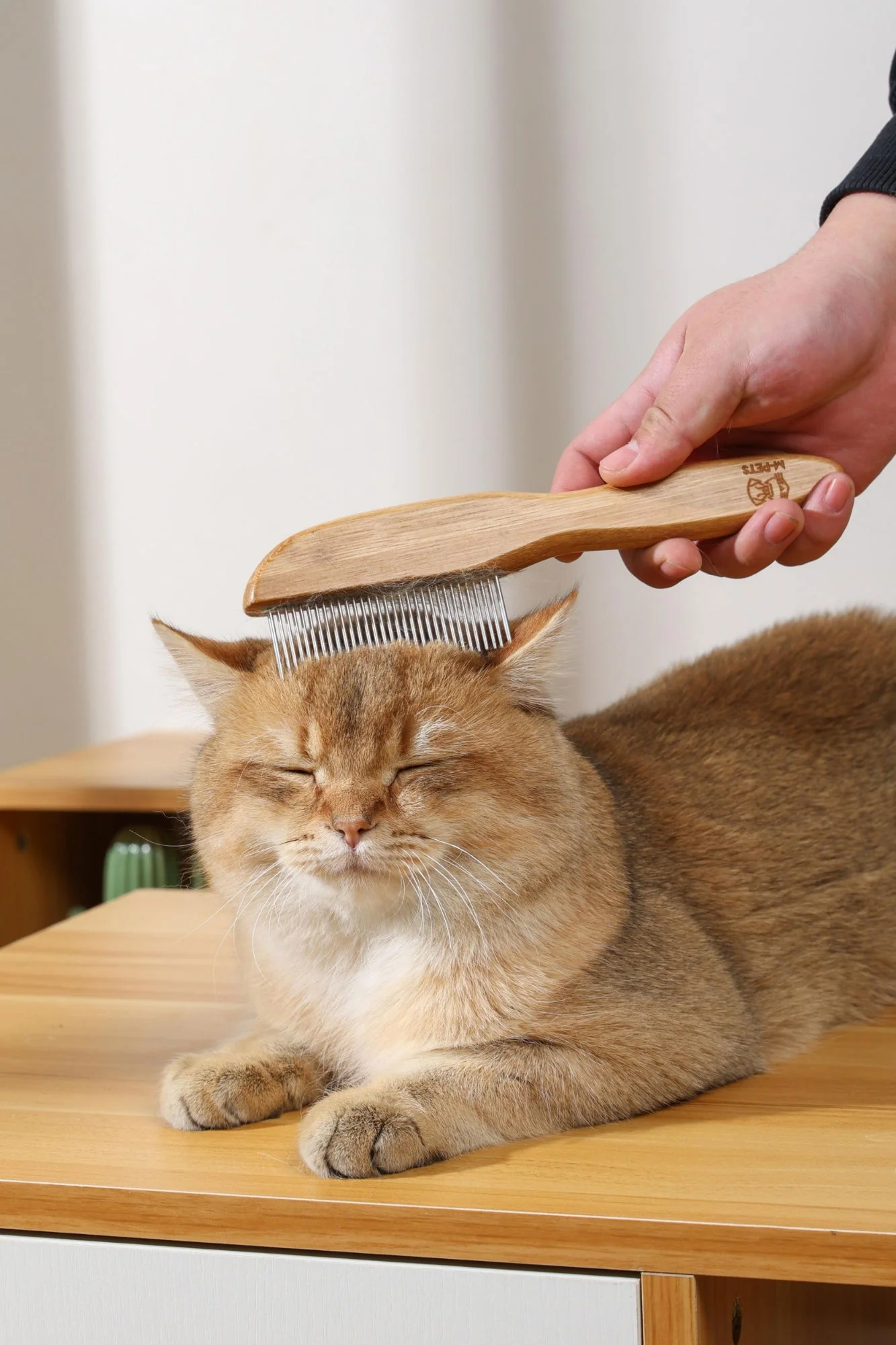M-PETS Bamboo Regular Comb With Rotating Teeth - 31 Teeth - Image 3