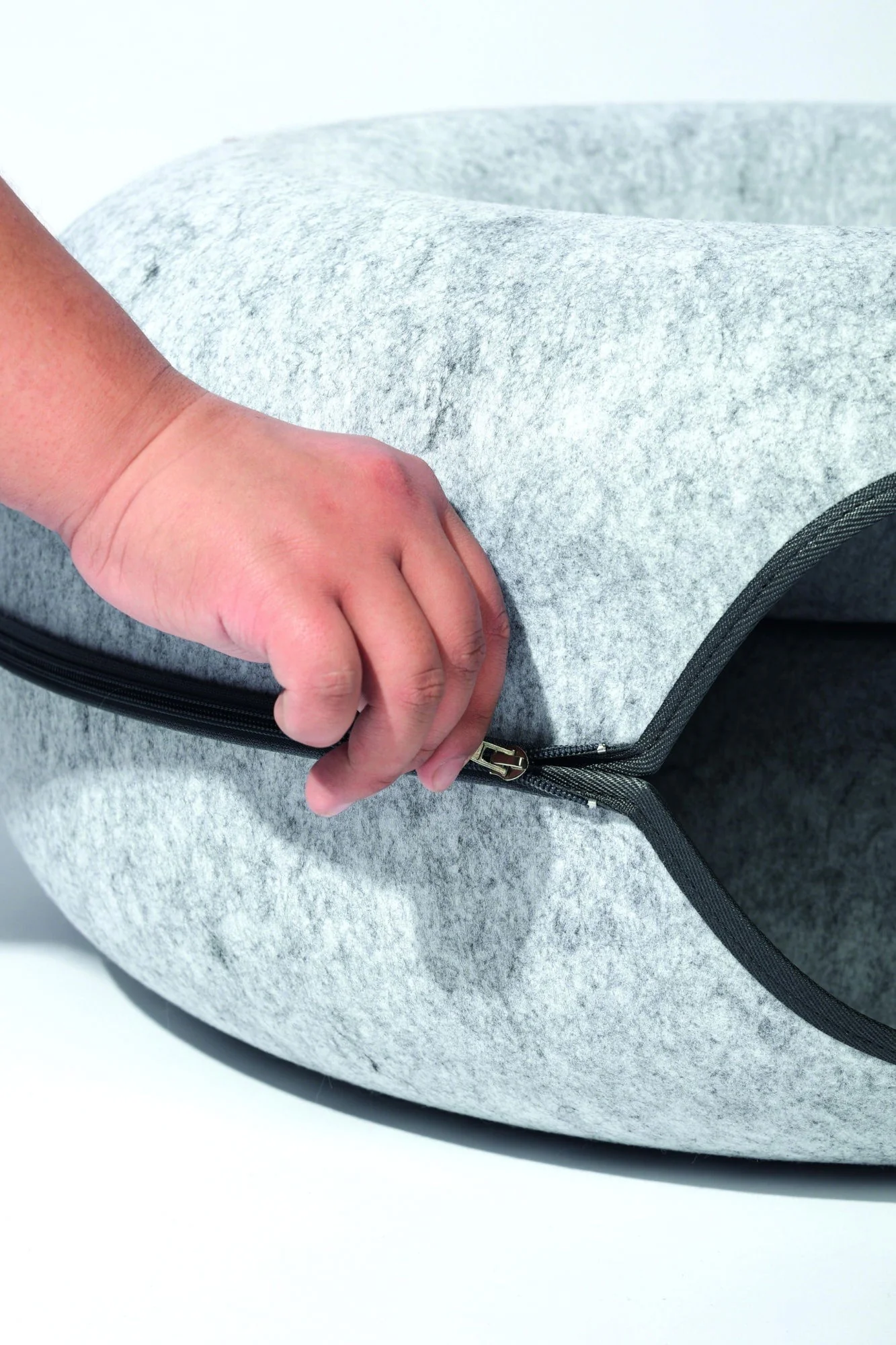 M-PETS Donut Tunnel Bed Medium - Image 3